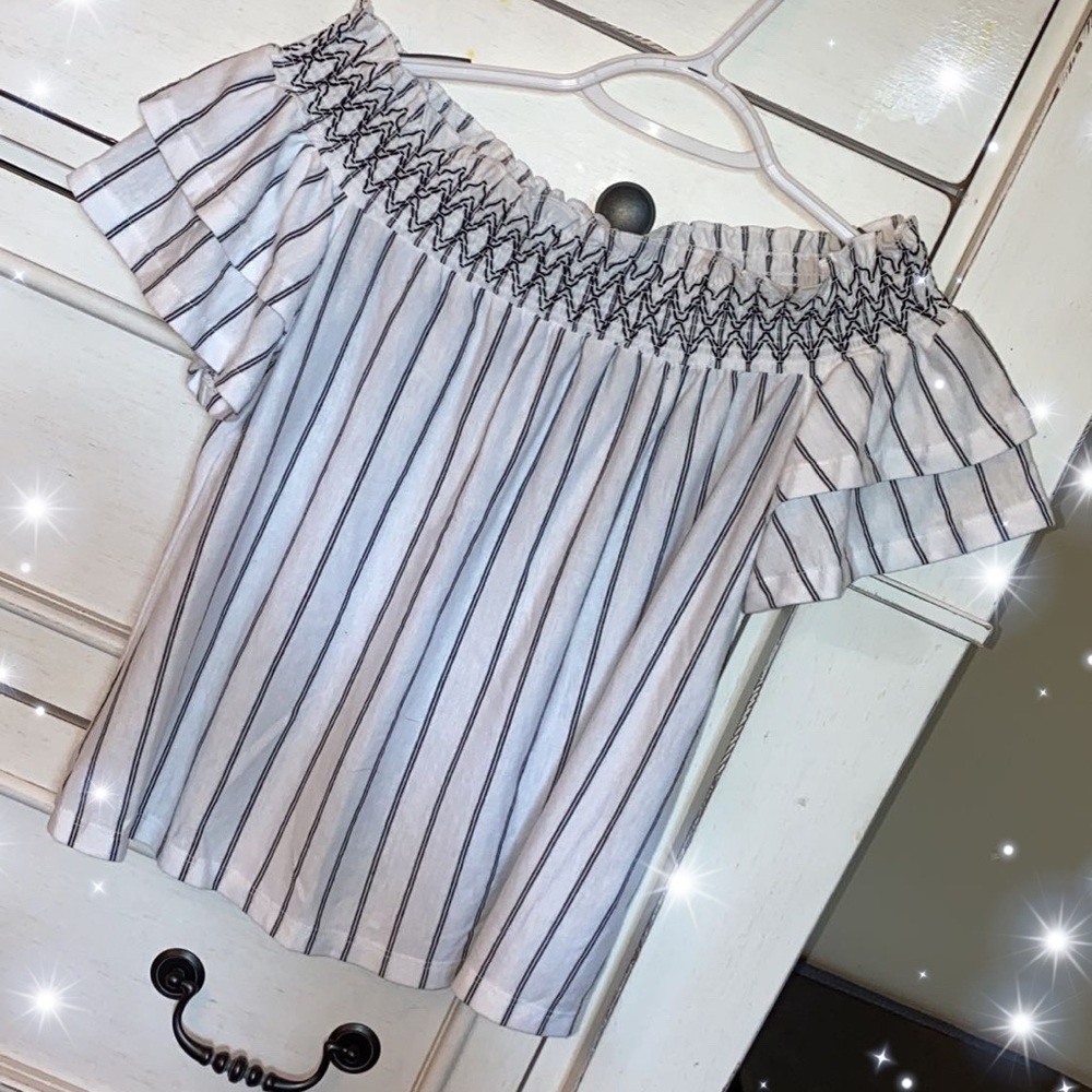 American Eagle Black and White Top